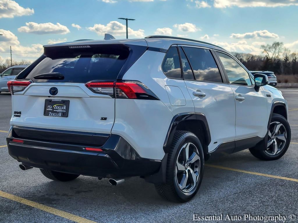 Used 2021 Toyota RAV4 SE w/ Weather & Moonroof Package image 7