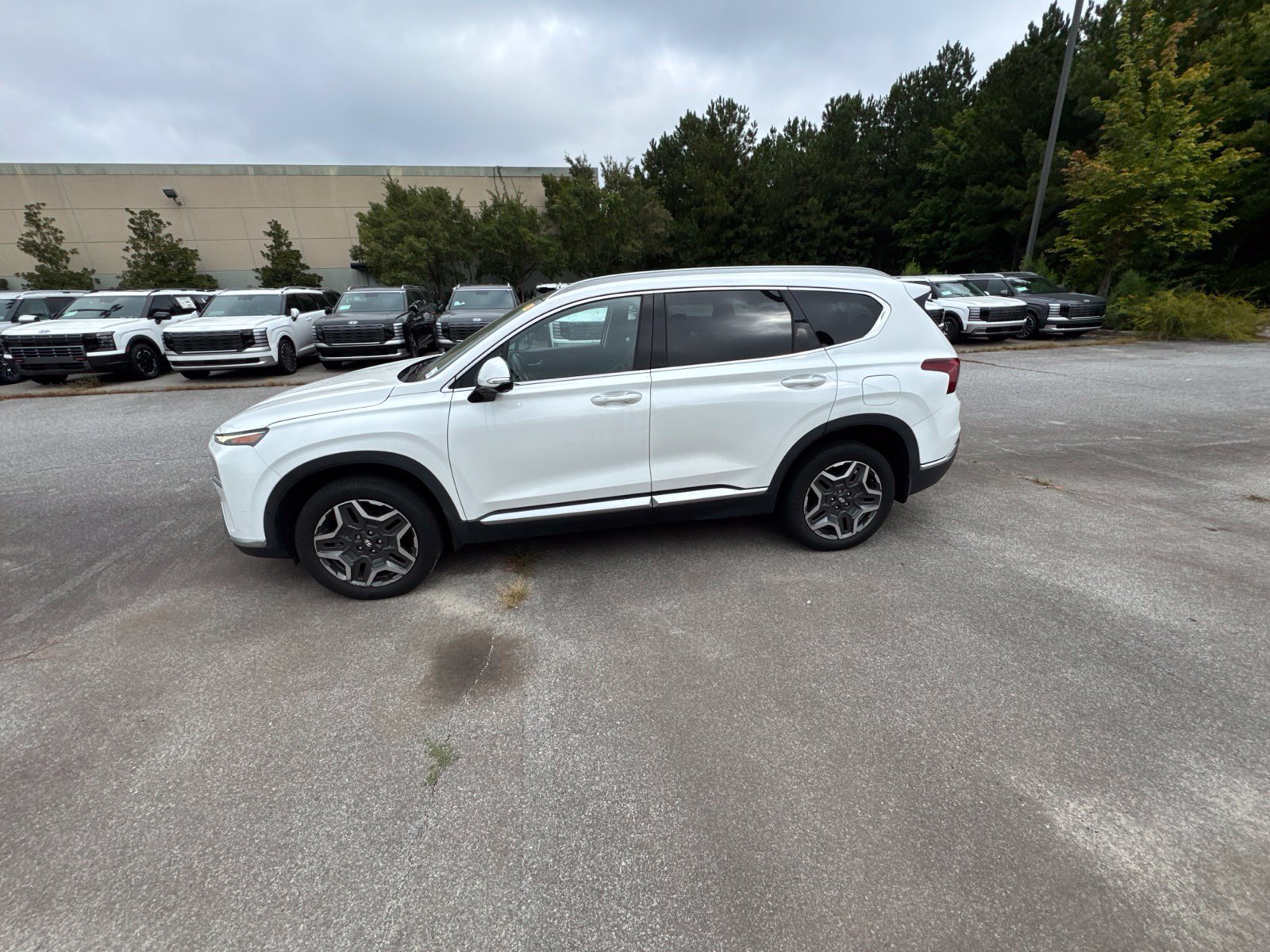 Used 2022 Hyundai Santa Fe Limited w/ Cargo Package AWD/4WD image 2