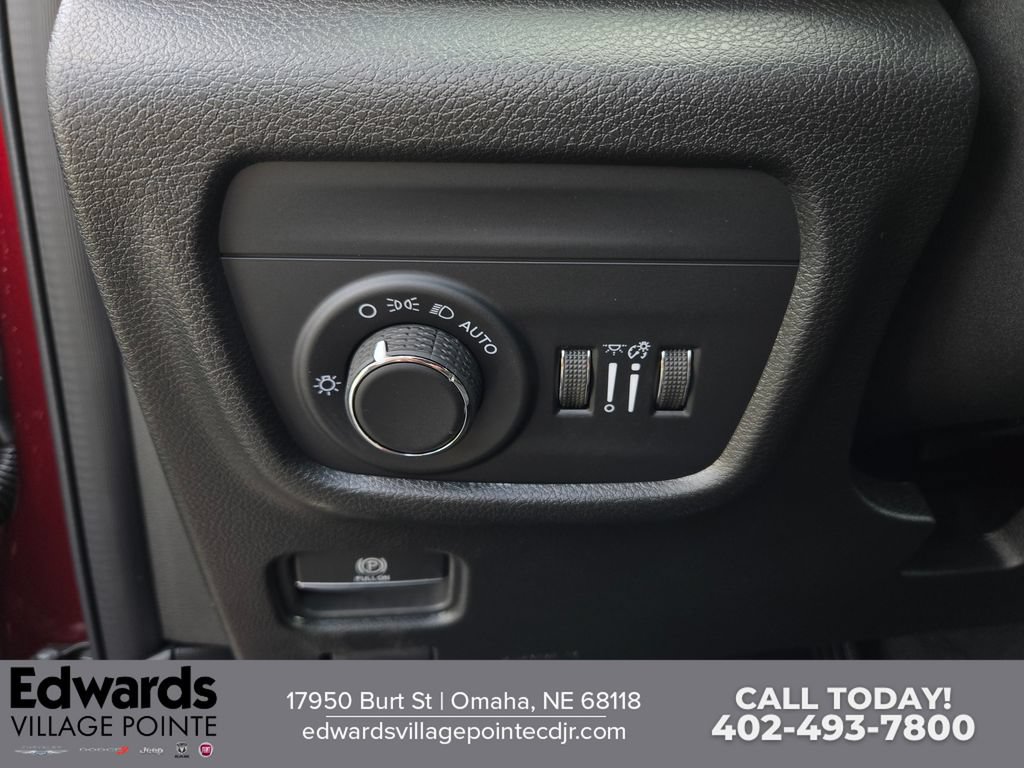 New 2025 Jeep Grand Cherokee Altitude AWD/4WD image 11