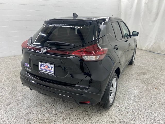 Used 2023 Nissan Kicks S FWD image 4