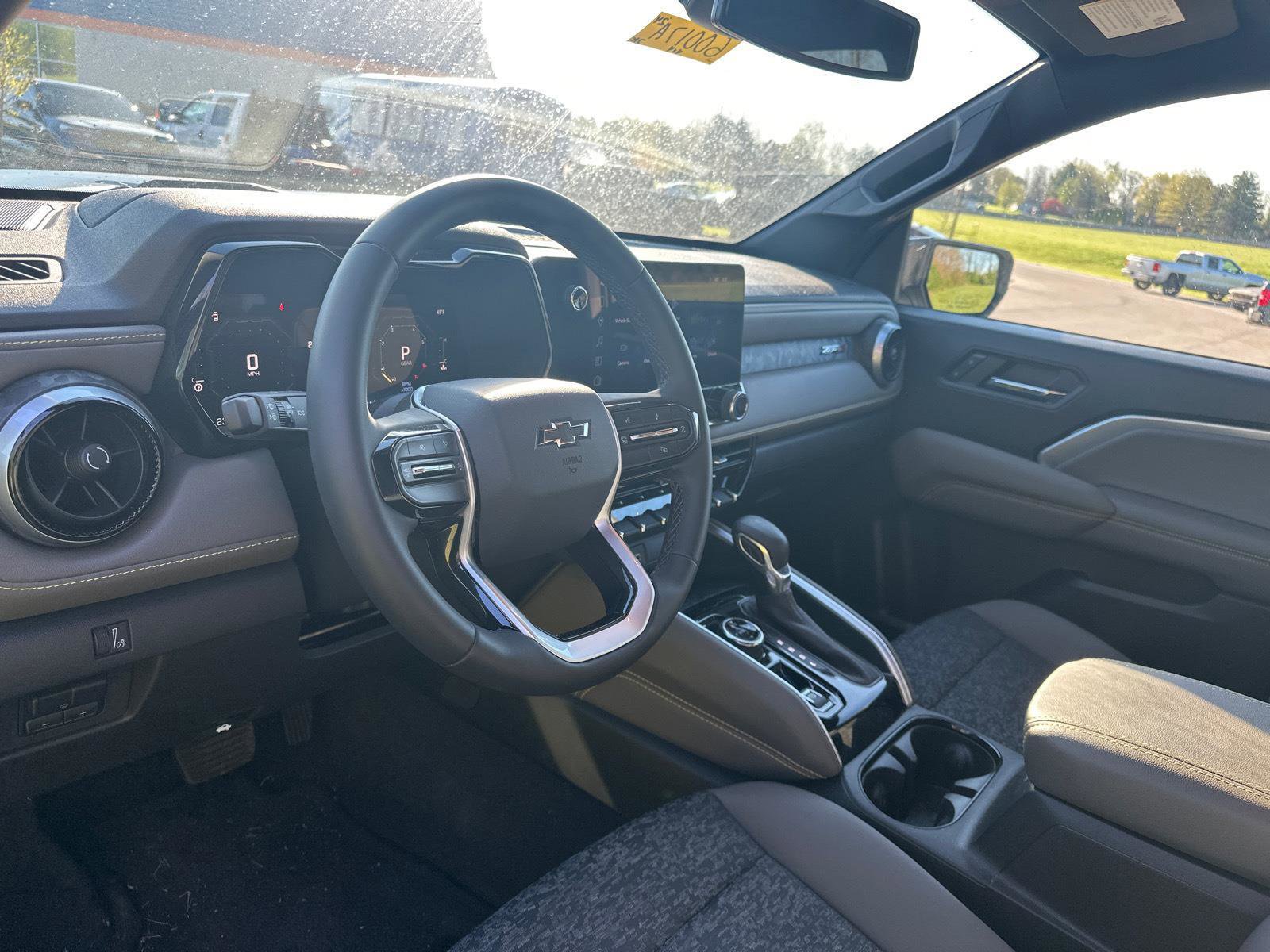 Used 2024 Chevrolet Colorado ZR2 w/ Technology Package AWD/4WD image 16