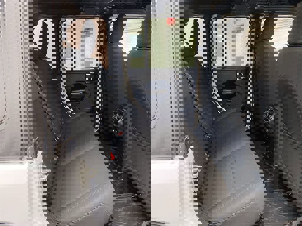 Used 2023 Jeep Wrangler Unlimited image 18