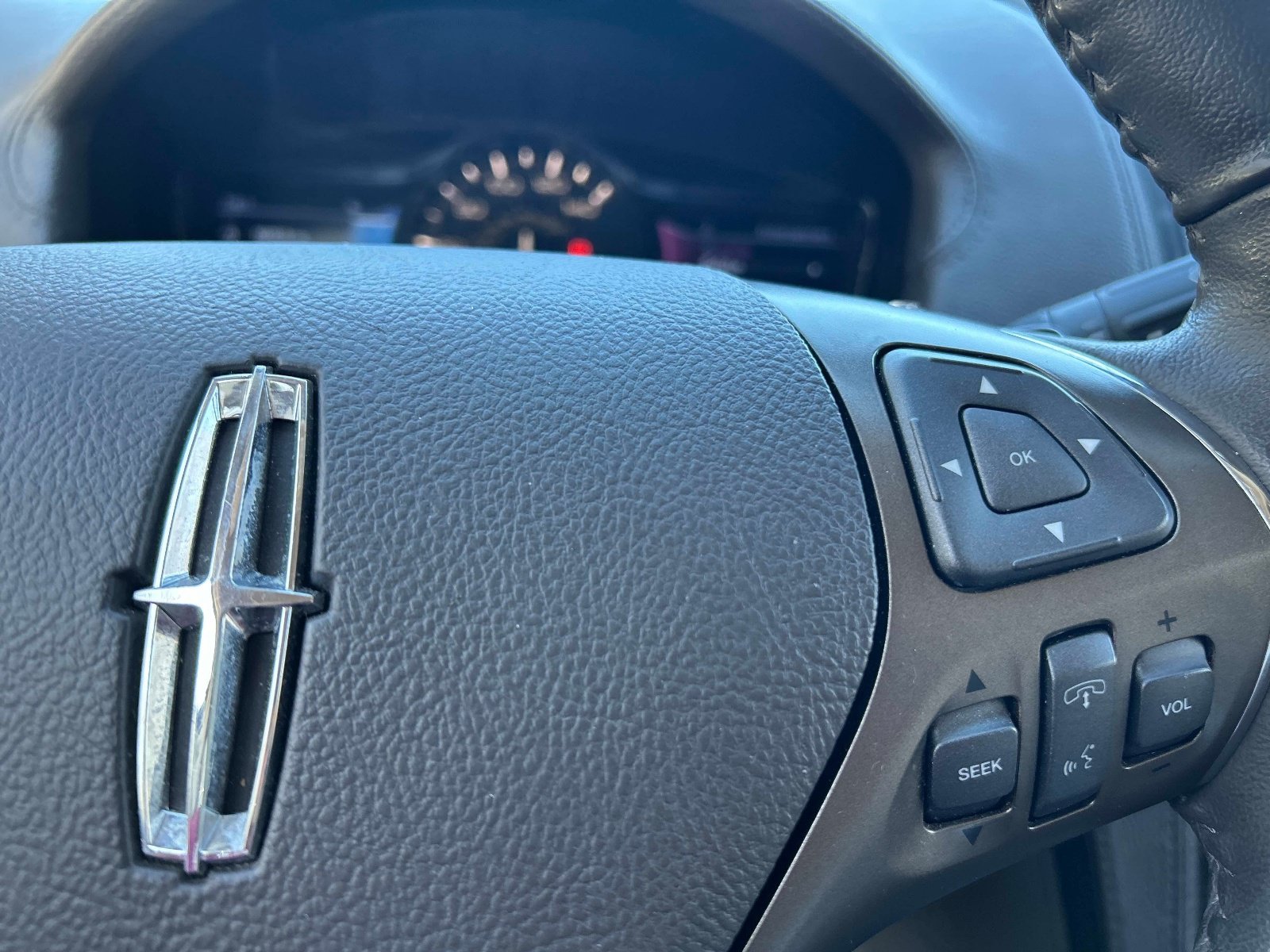 Used 2013 Lincoln MKX FWD image 24
