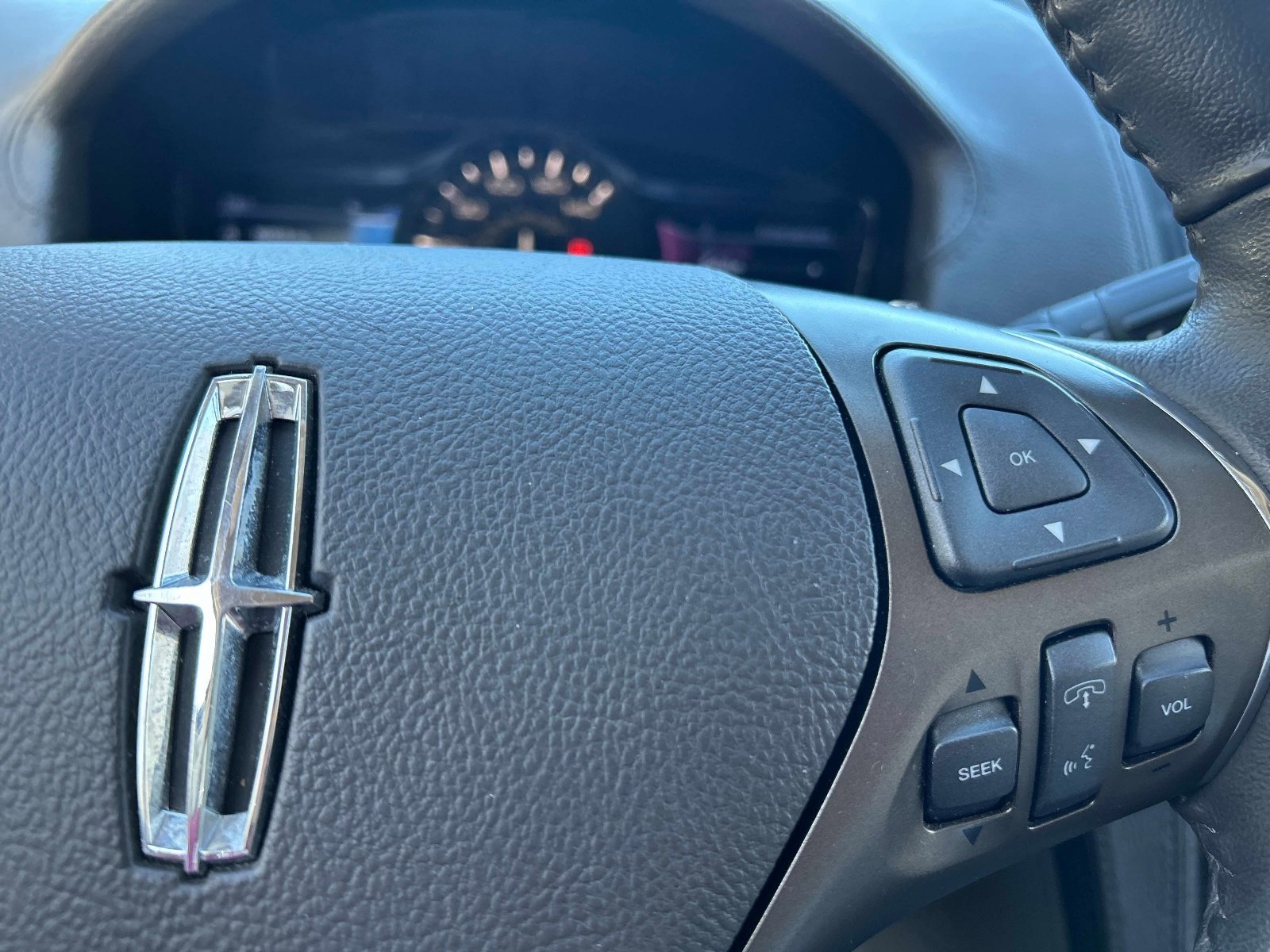 Used 2013 Lincoln MKX FWD image 24