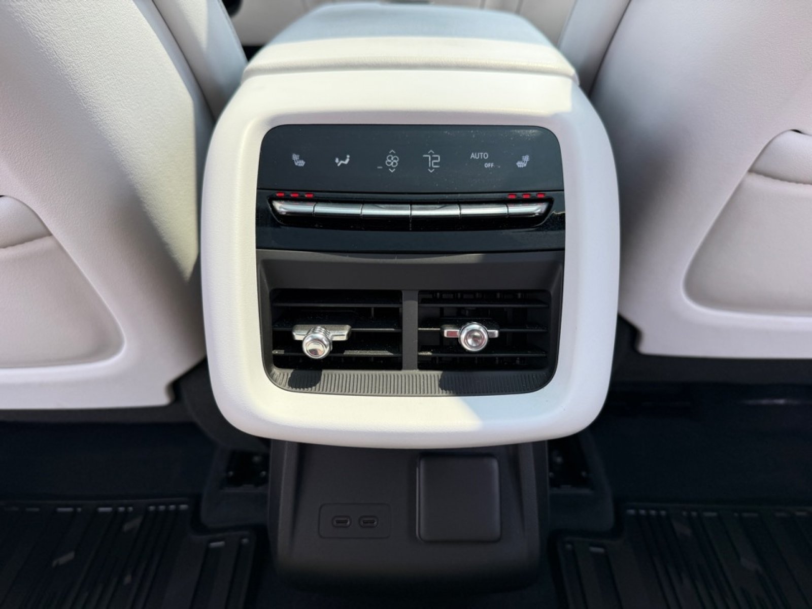 Used 2024 Cadillac Lyriq Sport AWD/4WD image 34