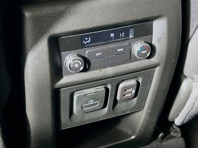 Used 2023 Chevrolet Traverse RS image 35