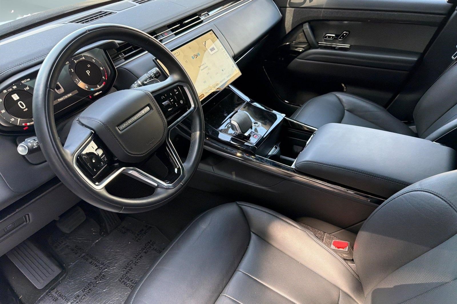 Used 2025 Land Rover Range Rover Sport SE AWD/4WD image 4
