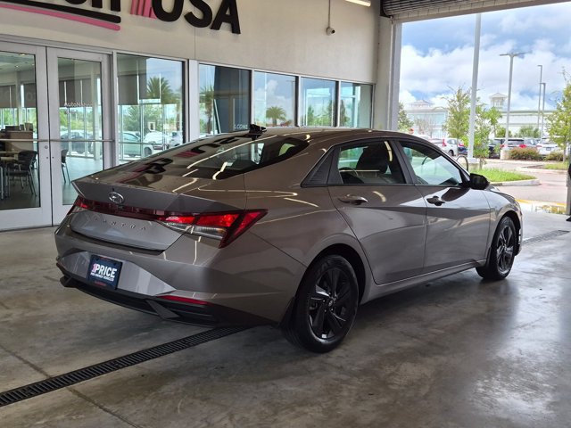 Used 2023 Hyundai Elantra SEL FWD image 5