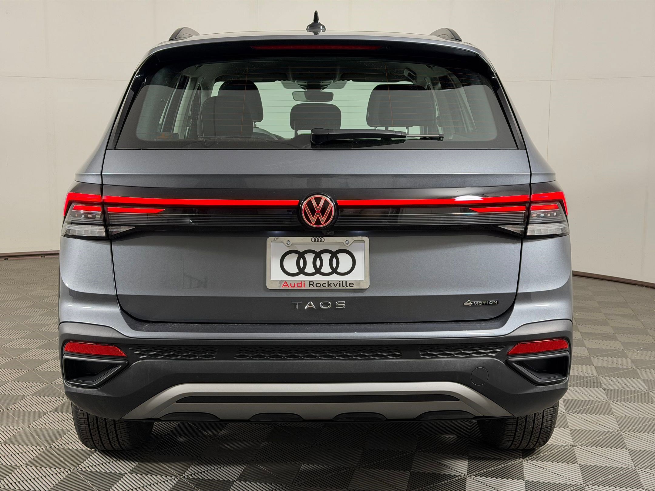 Used 2025 Volkswagen Taos S AWD/4WD image 10