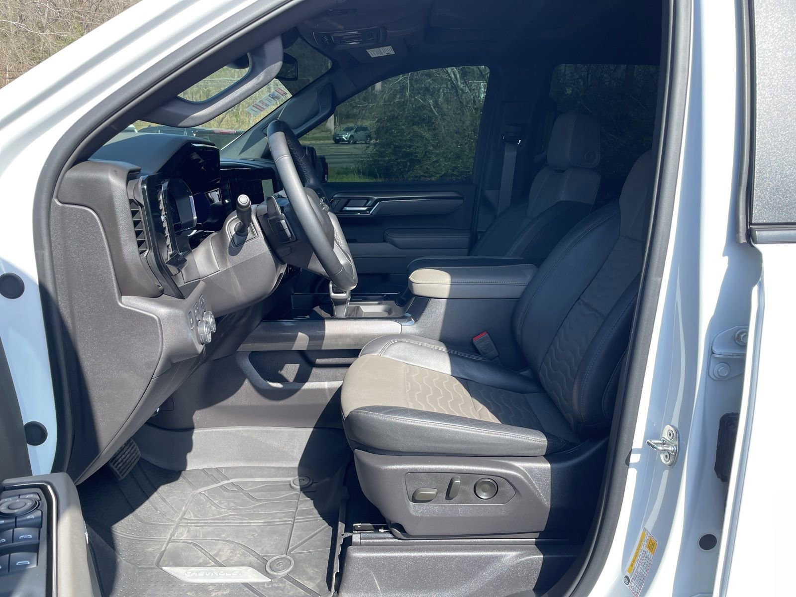 Used 2024 Chevrolet Silverado 1500 ZR2 w/ Dark Appearance Package image 11