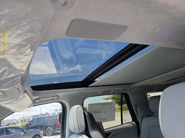New 2027 Lincoln Navigator L Black Label w/ Black Label Special Edition AWD/4WD image 10
