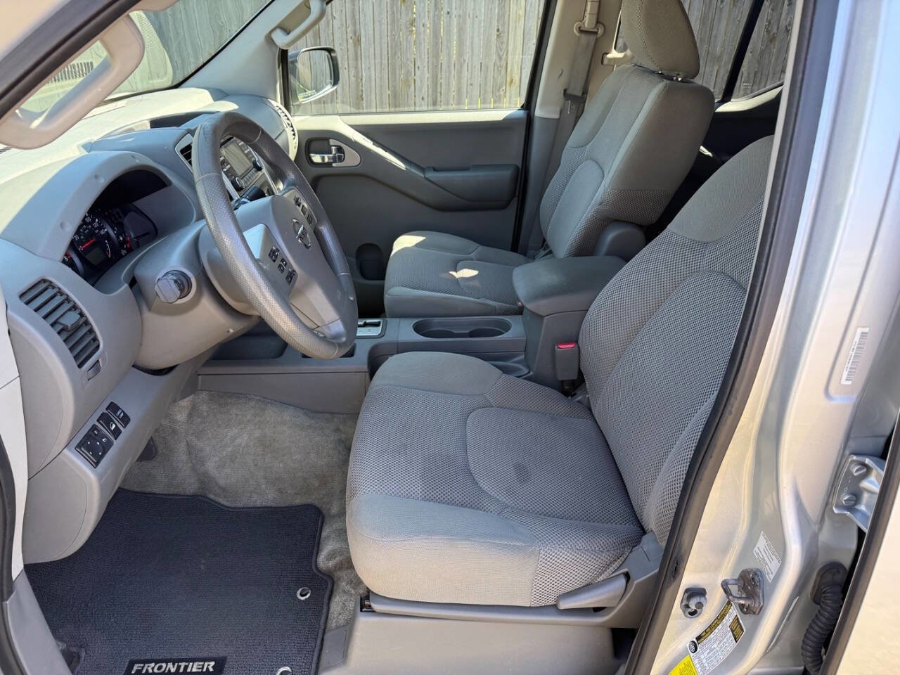 Used 2014 Nissan Frontier SV w/ SV Value Truck Package image 10