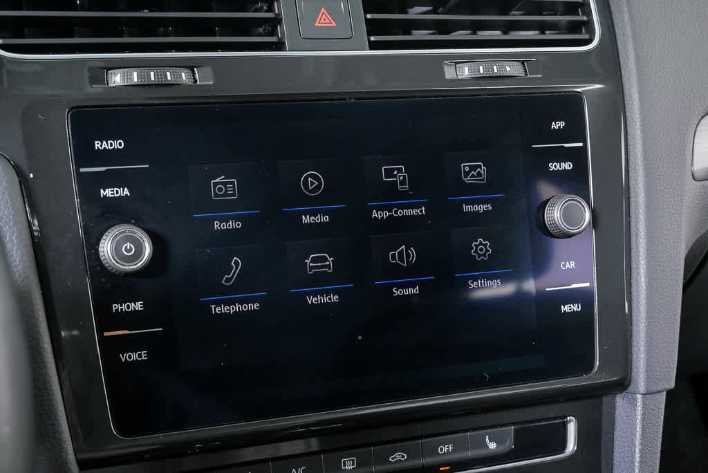 Used 2019 Volkswagen Golf SE image 13