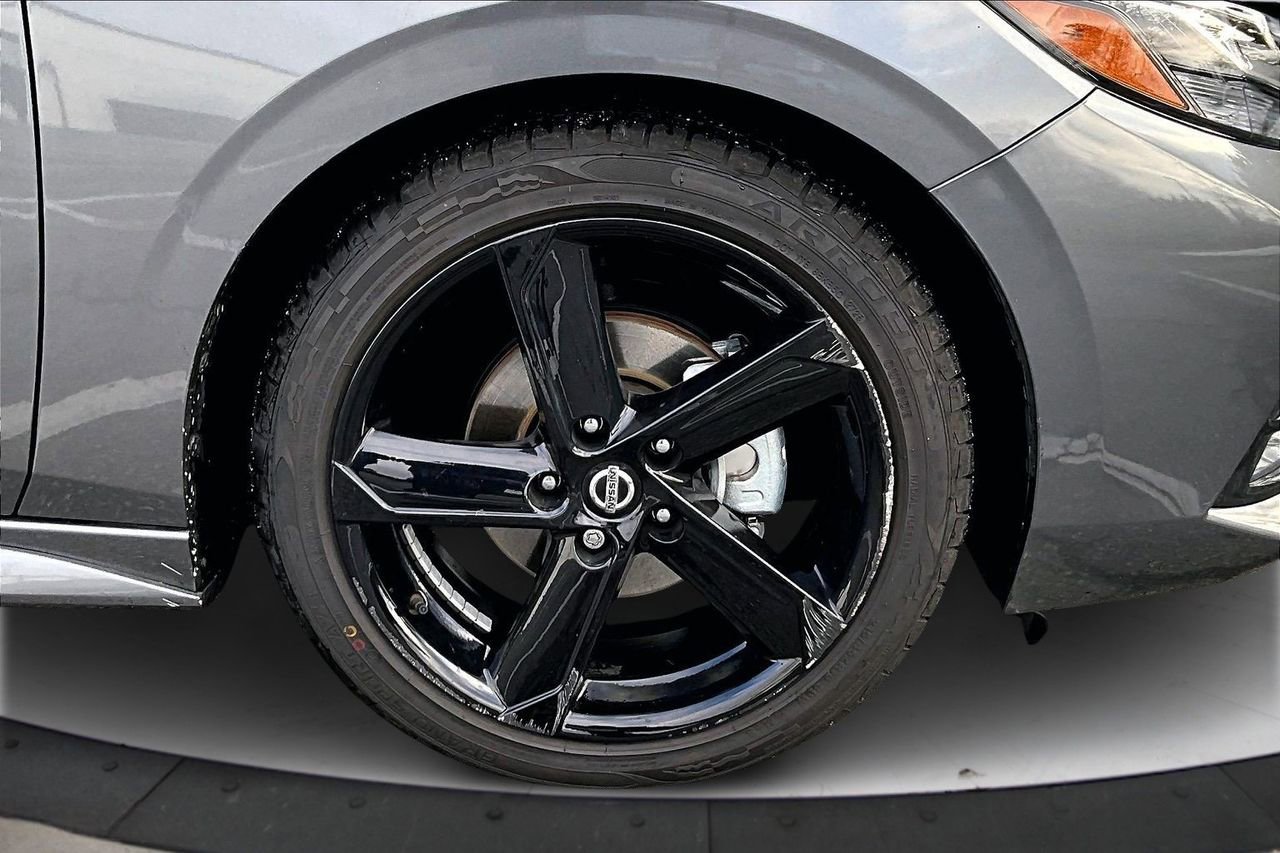 Used 2023 Nissan Sentra SR w/ Midnight Edition Package image 32