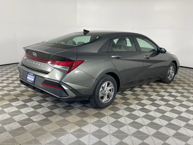 Certified 2025 Hyundai Elantra SE w/ Cargo Package image 24
