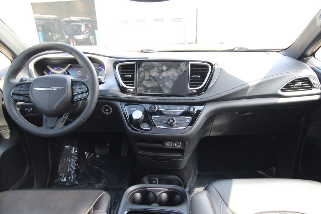 Used 2023 Chrysler Pacifica Touring-L w/ S Appearance Package image 38