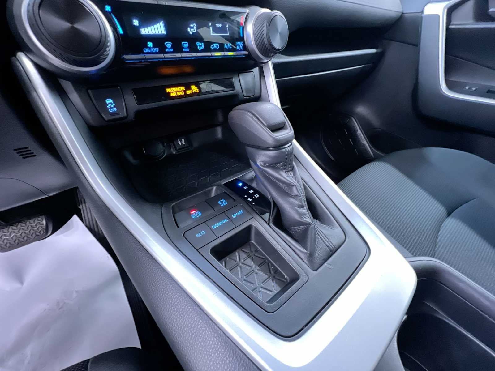 Used 2019 Toyota RAV4 LE w/ Carpet Mat Package FWD image 30