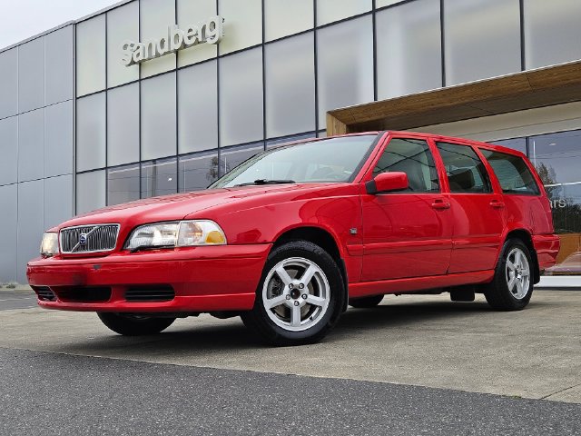 Used 1999 Volvo V70 AWD image 1