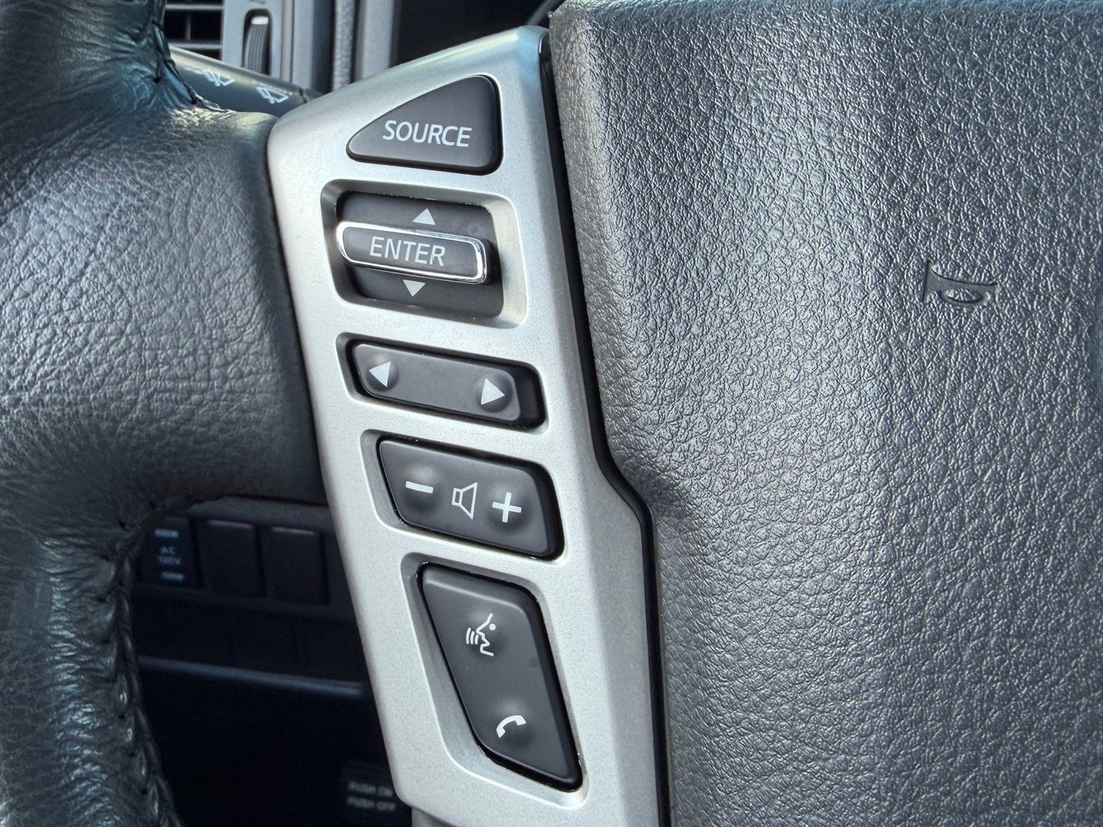 Certified 2024 Nissan Titan SV w/ SV Convenience Package AWD/4WD image 32