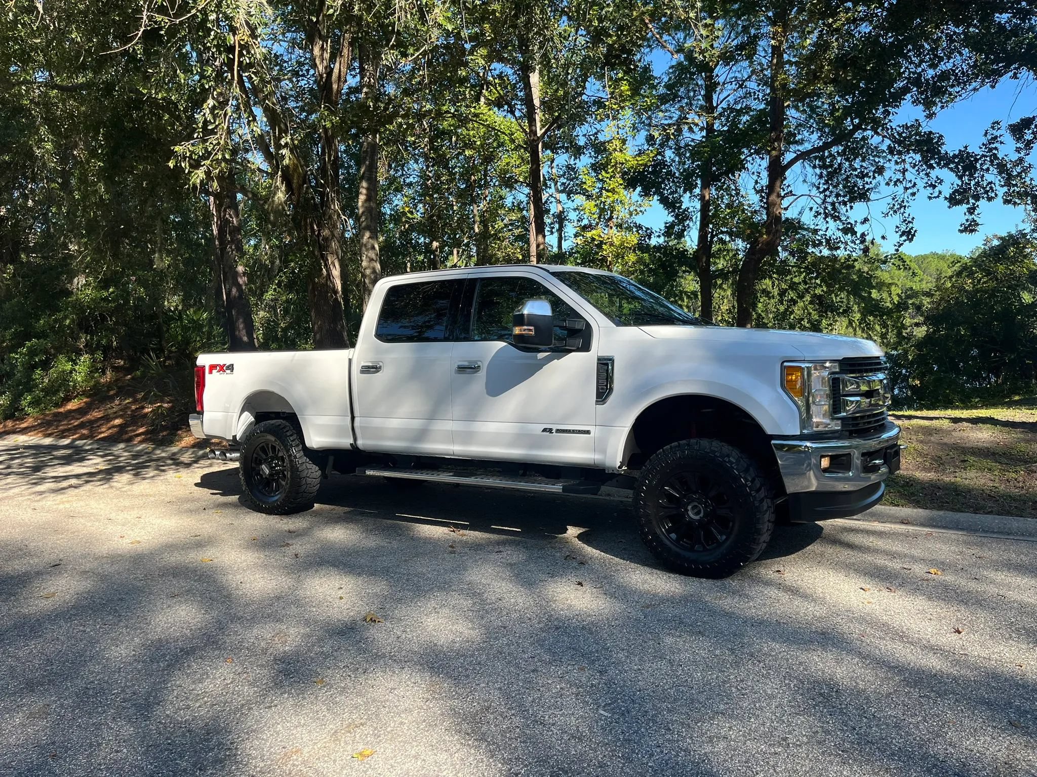 Used 2017 Ford F350 XLT w/ XLT Premium Package AWD/4WD image 3