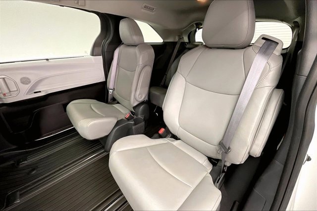 Used 2025 Toyota Sienna XLE image 20