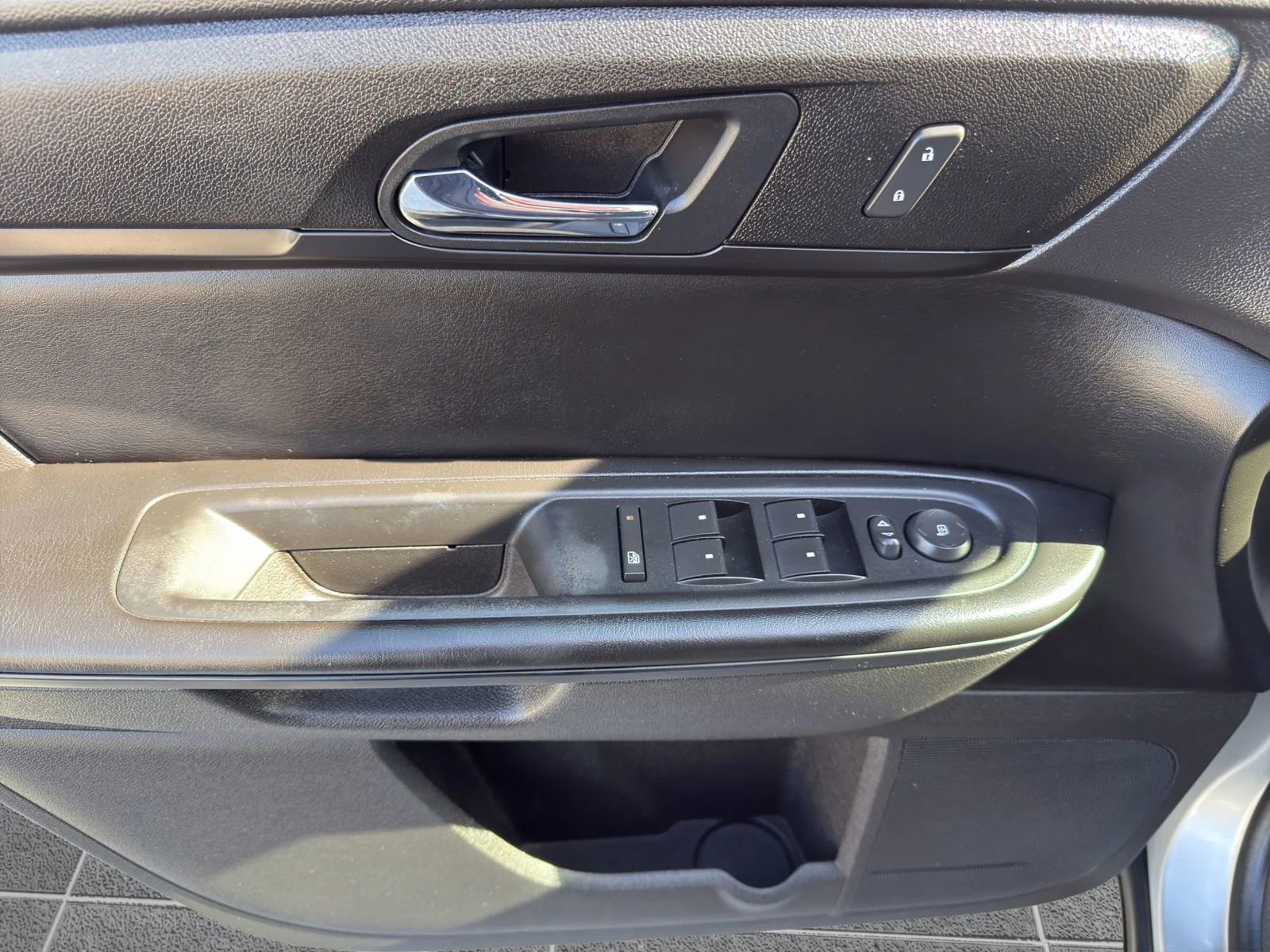 Used 2014 GMC Acadia SLE image 26