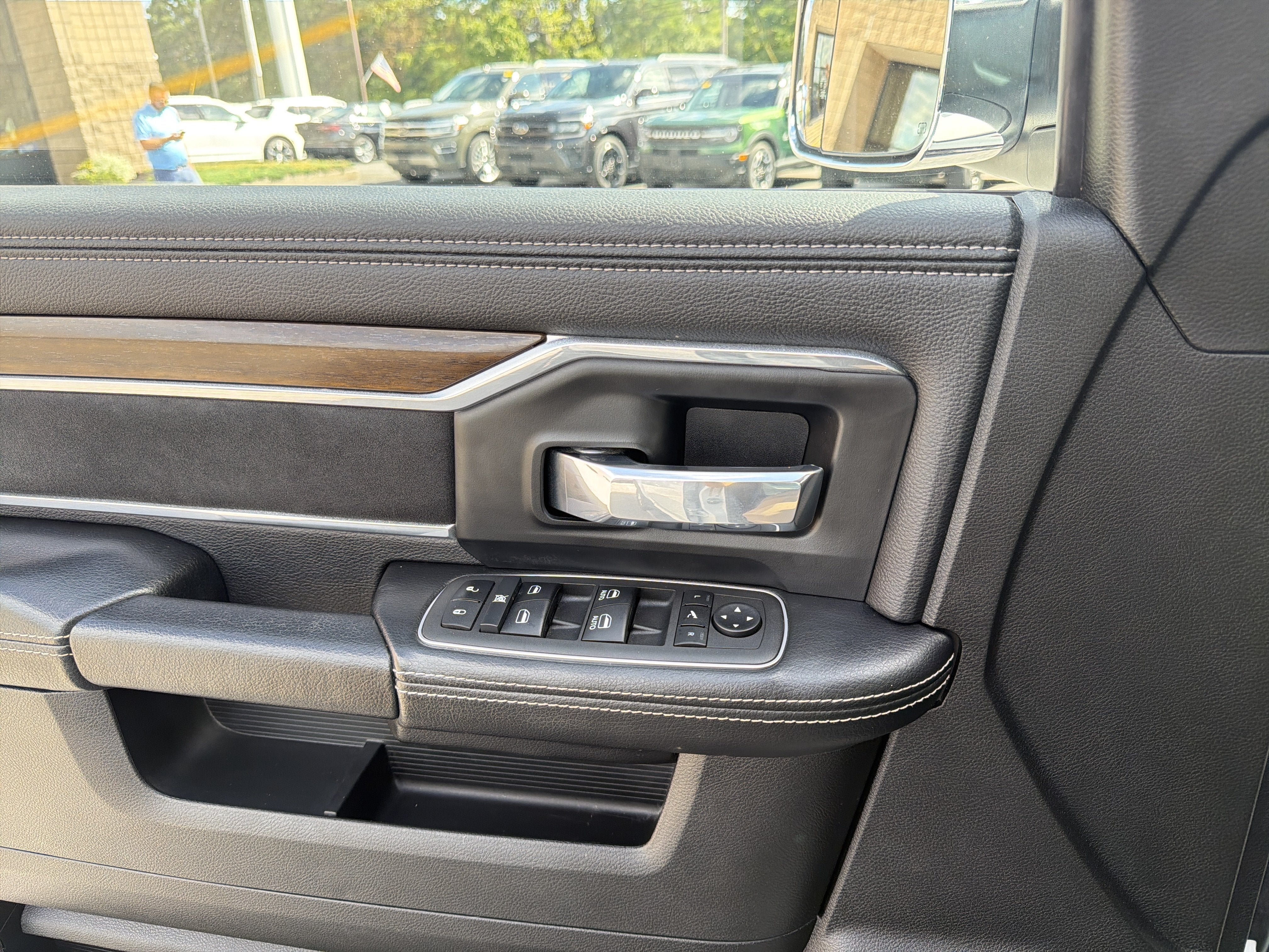 Used 2022 RAM 2500 Laramie AWD/4WD image 17