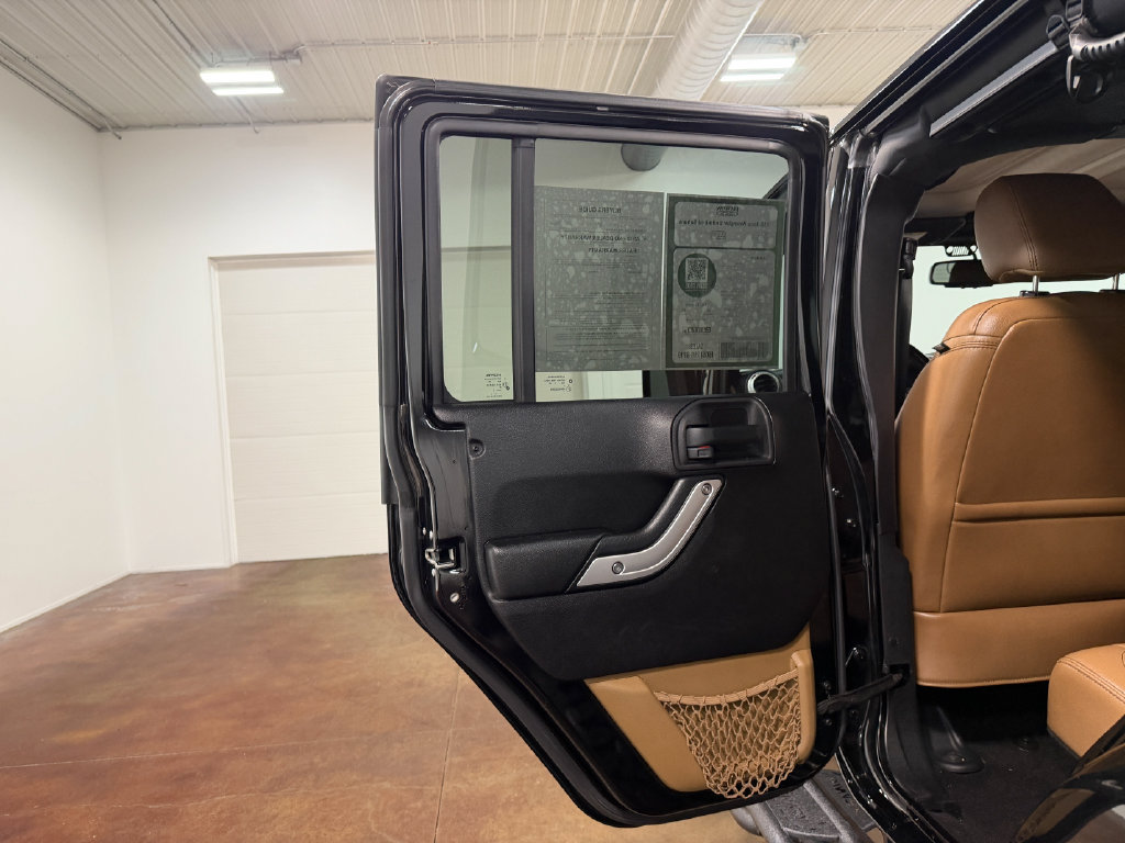 Used 2015 Jeep Wrangler Unlimited Sahara w/ Connectivity Group AWD/4WD image 47