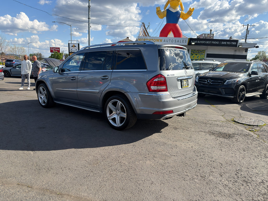 Used 2012 Mercedes-Benz GL 550 4MATIC image 4