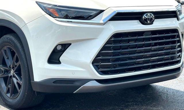 Used 2024 Toyota Grand Highlander AWD Hybrid image 2