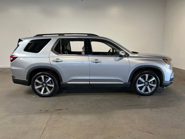 Used 2023 Honda Pilot Touring image 2