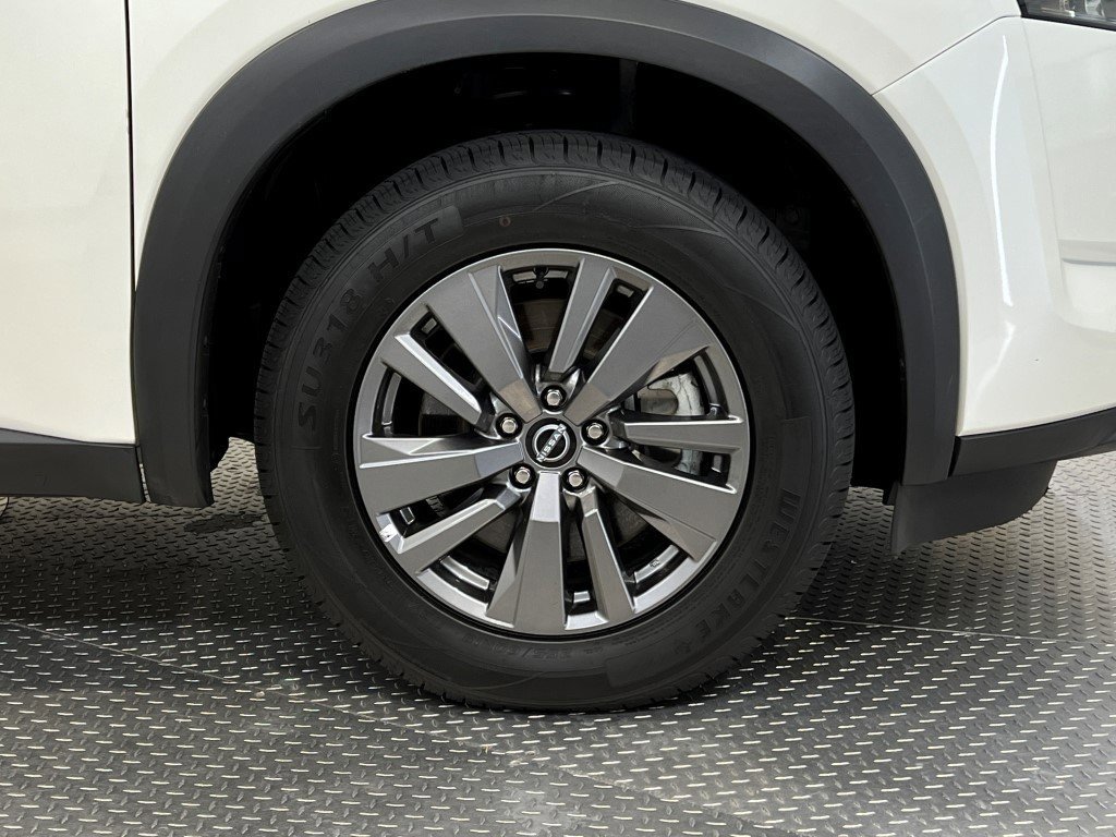 Used 2024 Nissan Pathfinder SV image 10