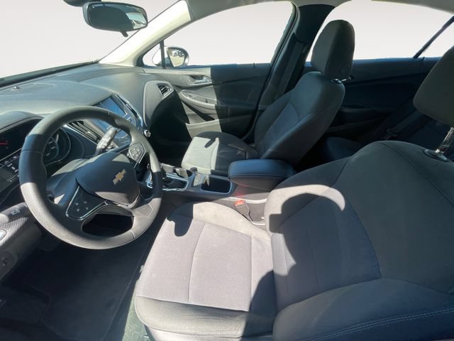 Used 2018 Chevrolet Cruze LT w/ Convenience Package FWD image 9