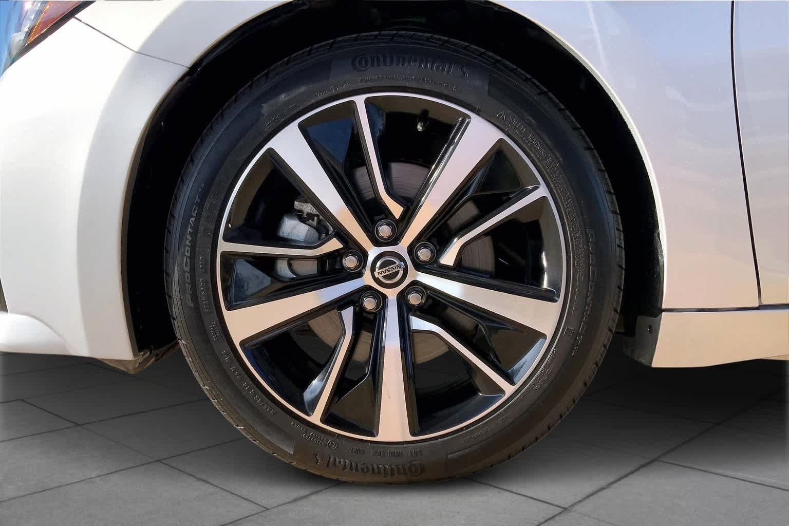 Used 2022 Nissan Maxima SV w/ Floor Mat Group FWD image 11