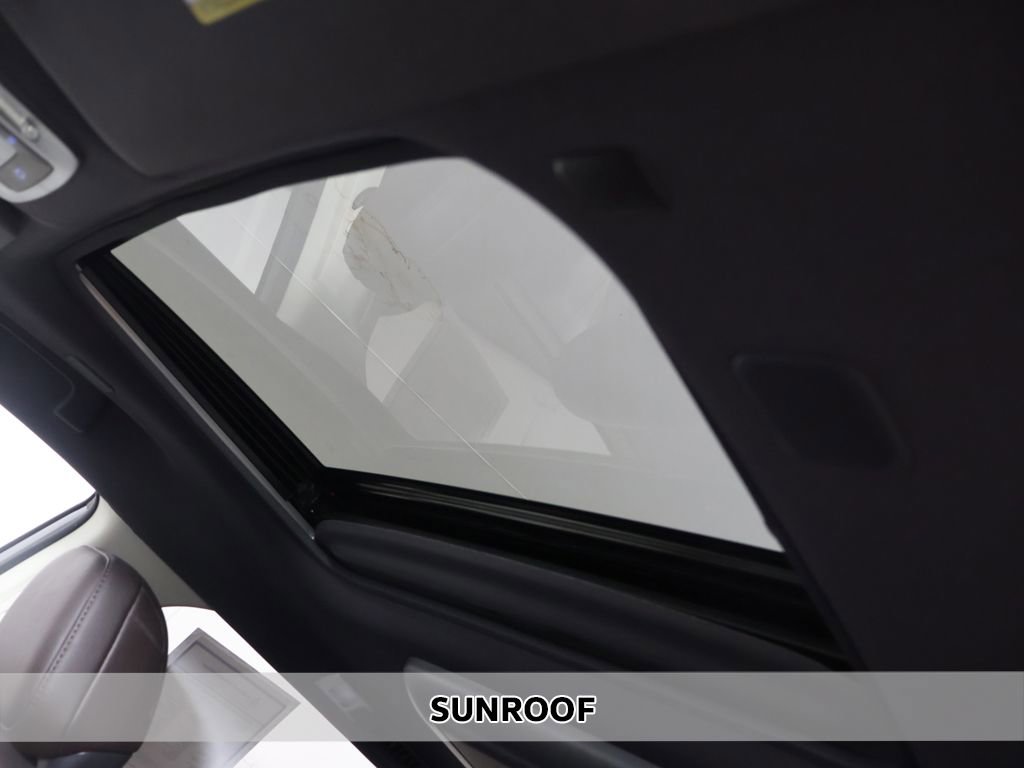 Used 2023 Toyota Sienna Platinum image 4