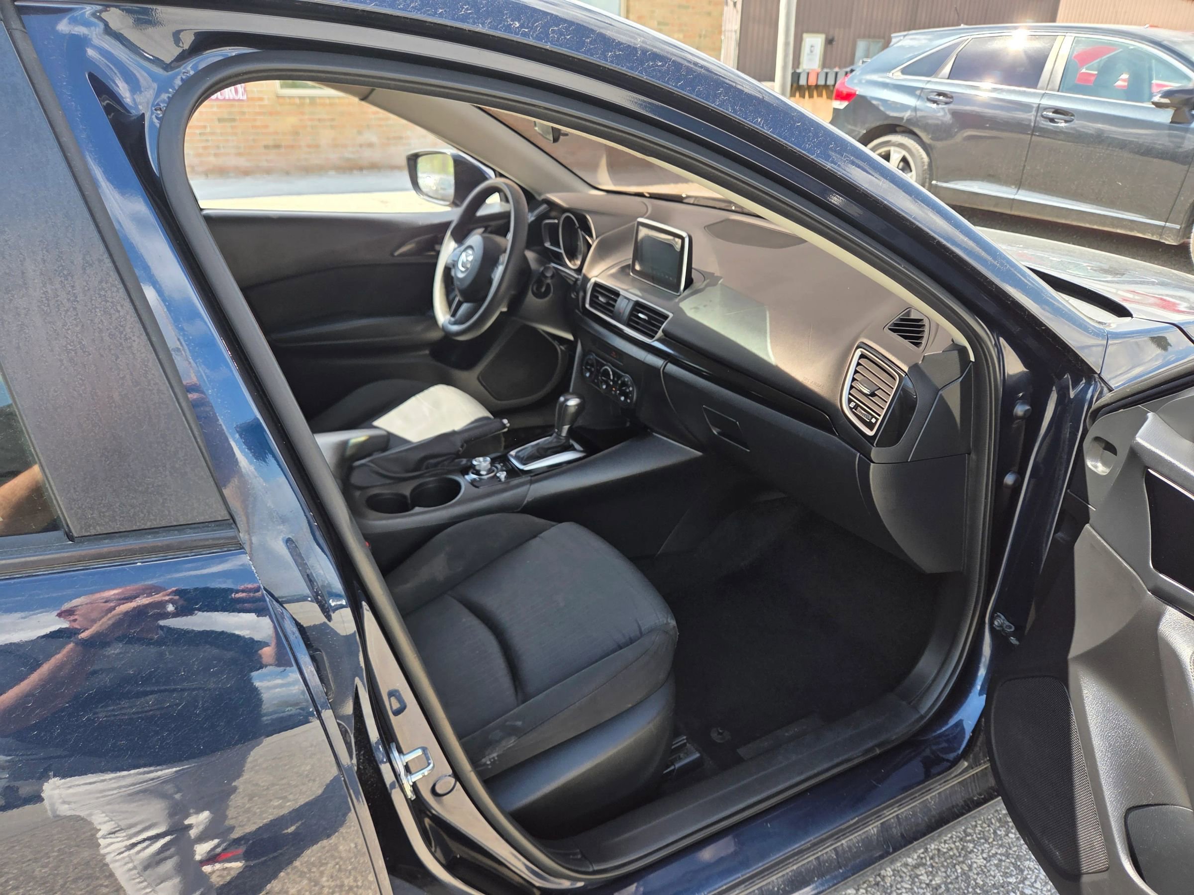 Used 2016 MAZDA MAZDA3 i Sport FWD image 22