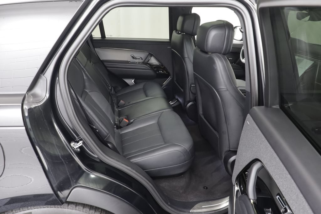 Used 2025 Land Rover Range Rover Sport SE AWD/4WD image 19