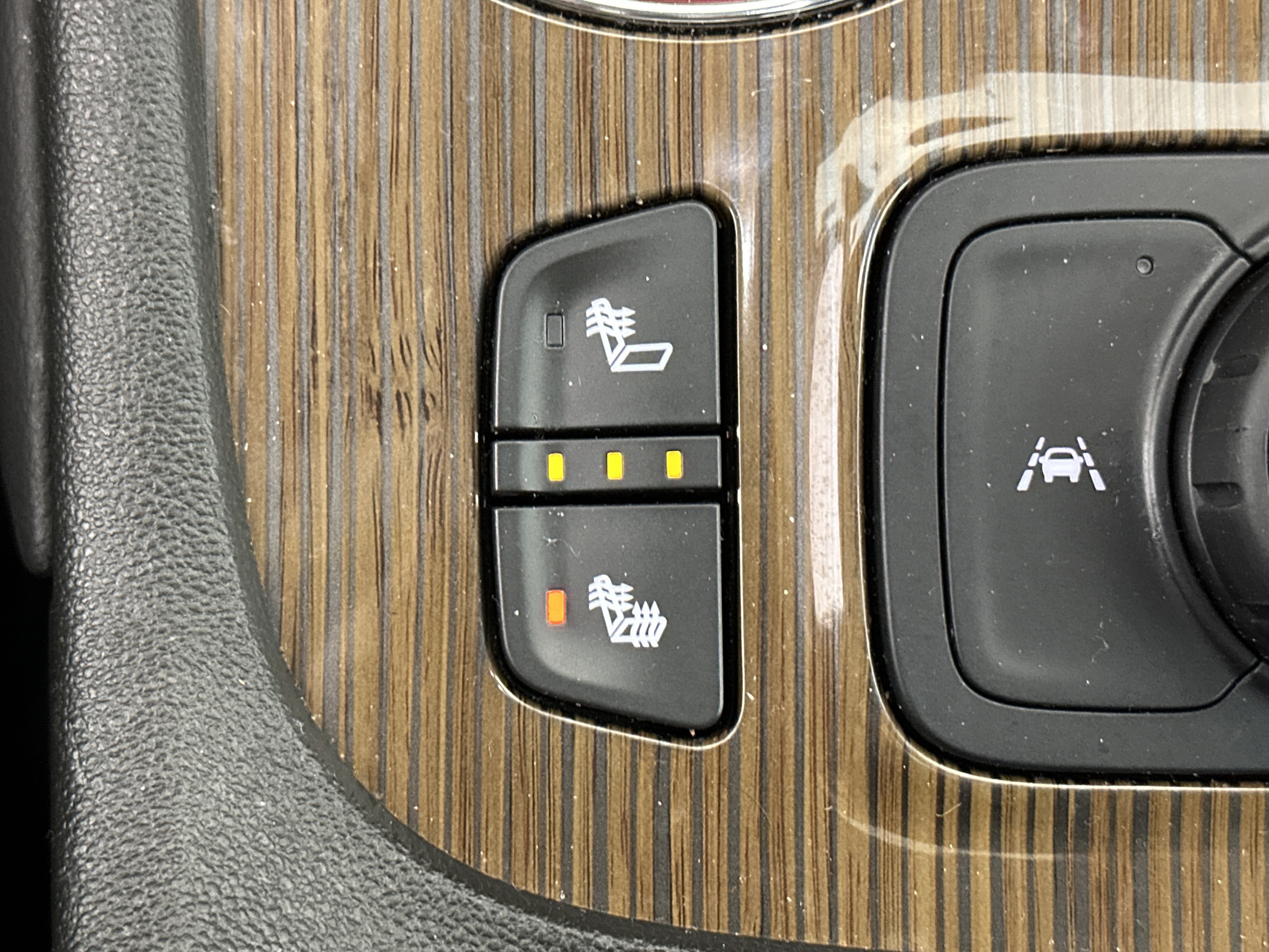 Used 2023 GMC Acadia SLE w/ Driver Convenience Package image 30