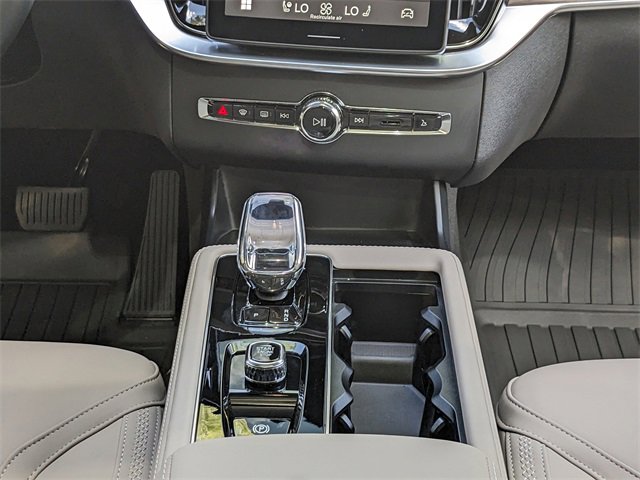 New 2025 Volvo XC90 B6 Plus w/ Protection Package Premier image 20