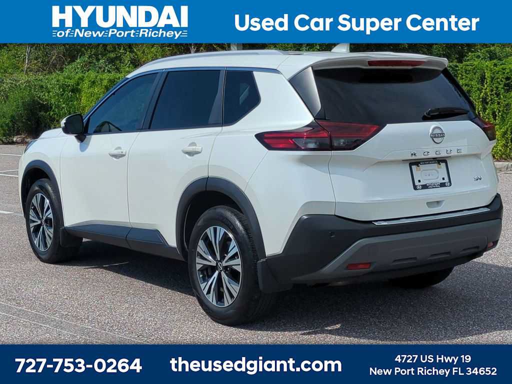 Used 2022 Nissan Rogue SV w/ SV Premium Package FWD image 3