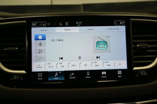 Certified 2024 Chrysler Pacifica Touring-L FWD image 33