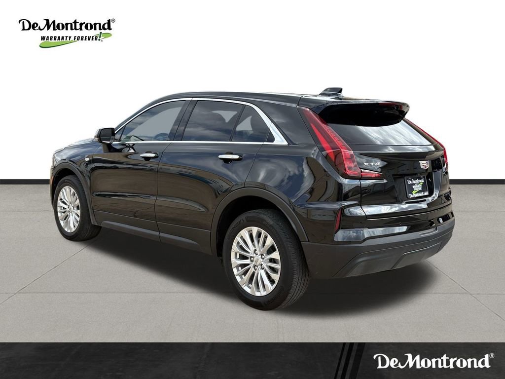 Used 2024 Cadillac XT4 Luxury w/ Cold Weather Package image 7