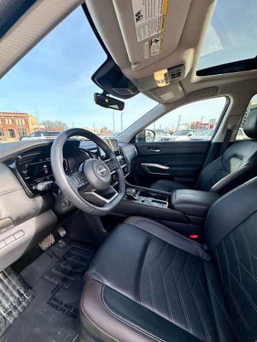 Certified 2024 Nissan Pathfinder Platinum image 27