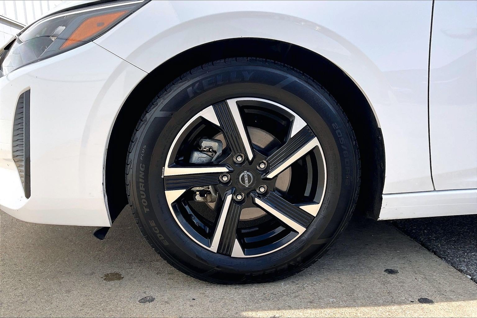Used 2024 Nissan Sentra SV FWD image 11