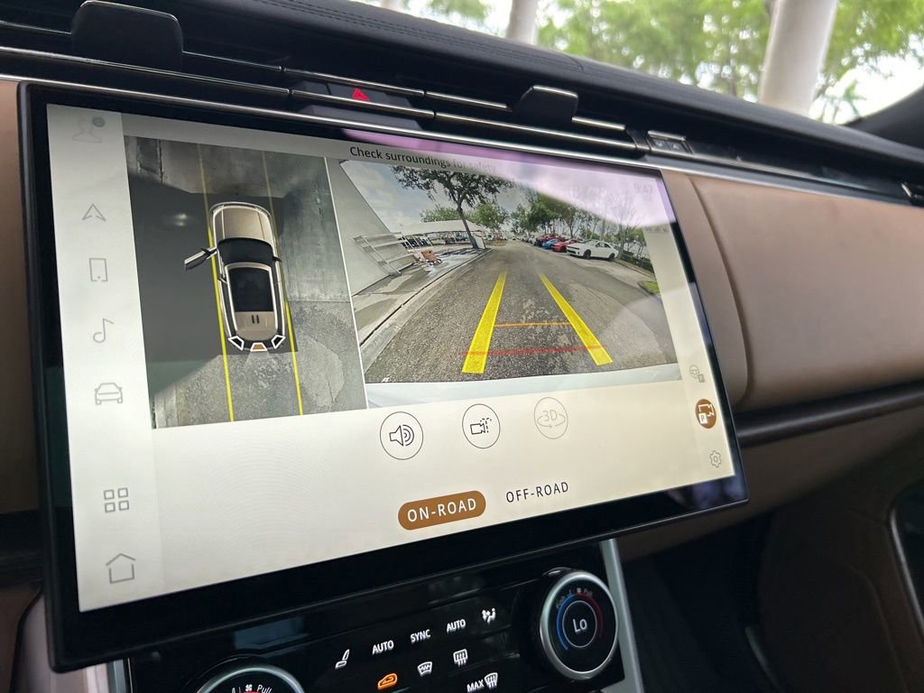 Used 2023 Land Rover Range Rover SE image 9