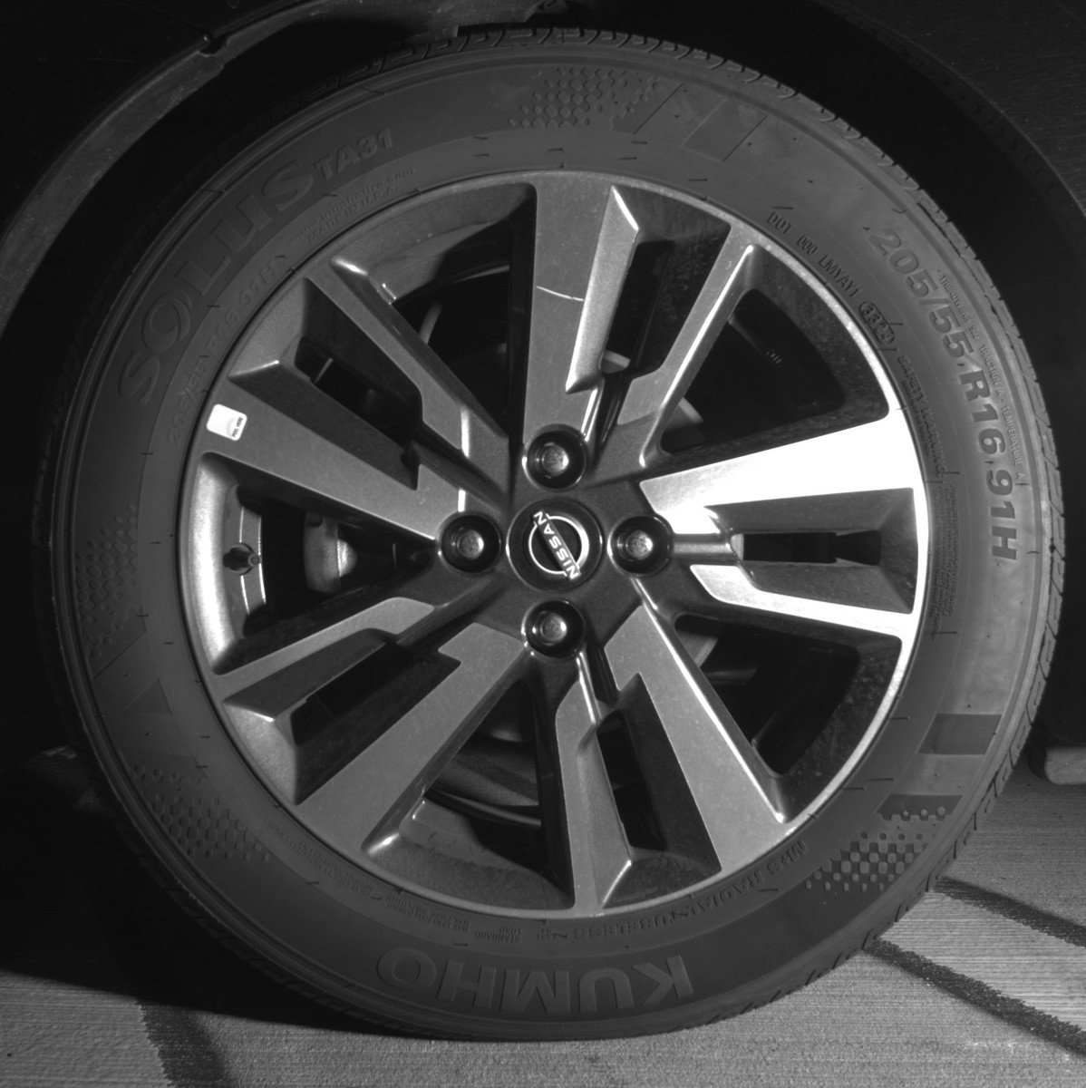 Used 2025 Nissan Versa SV image 12