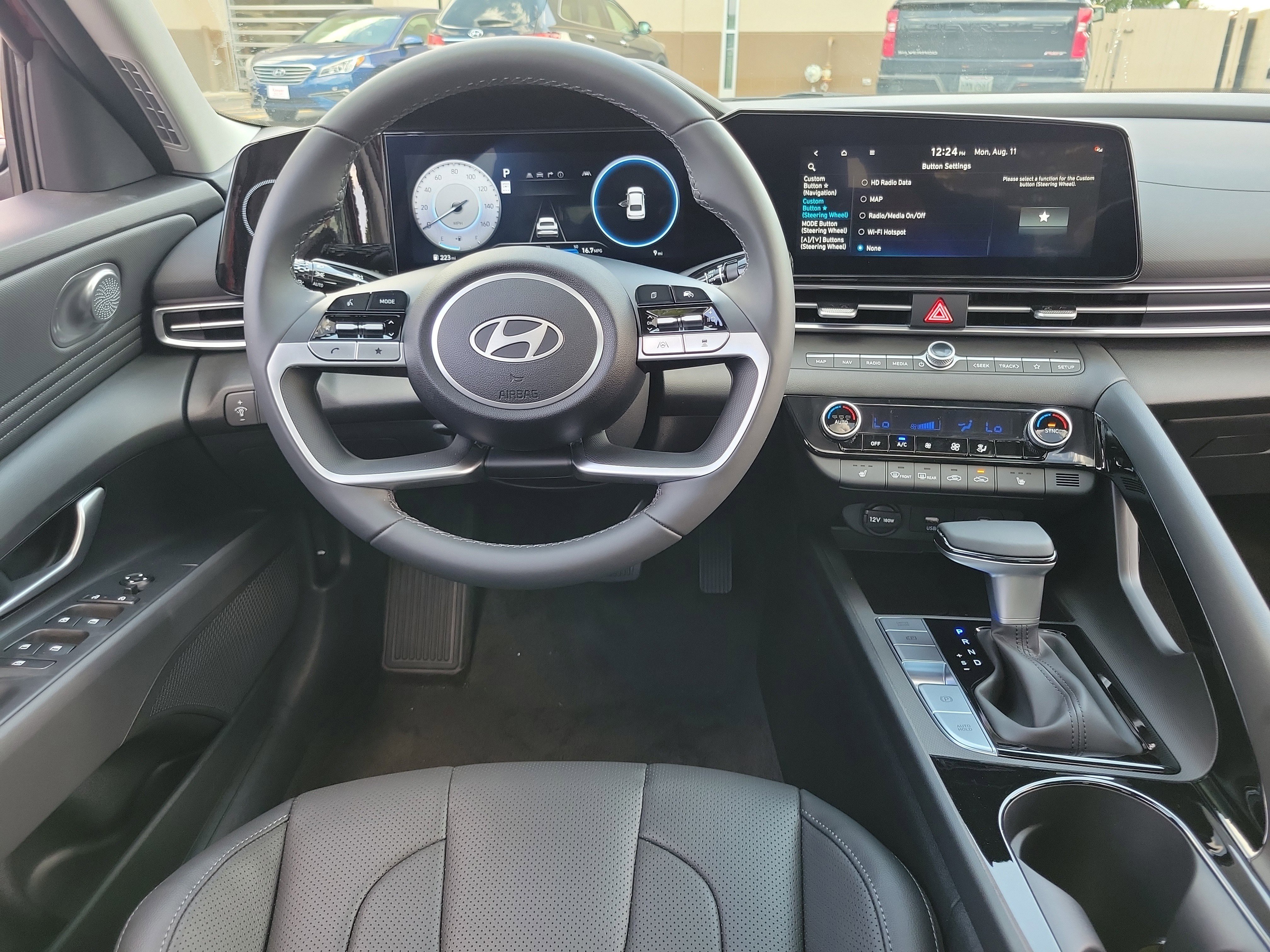 New 2025 Hyundai Elantra Limited FWD image 10