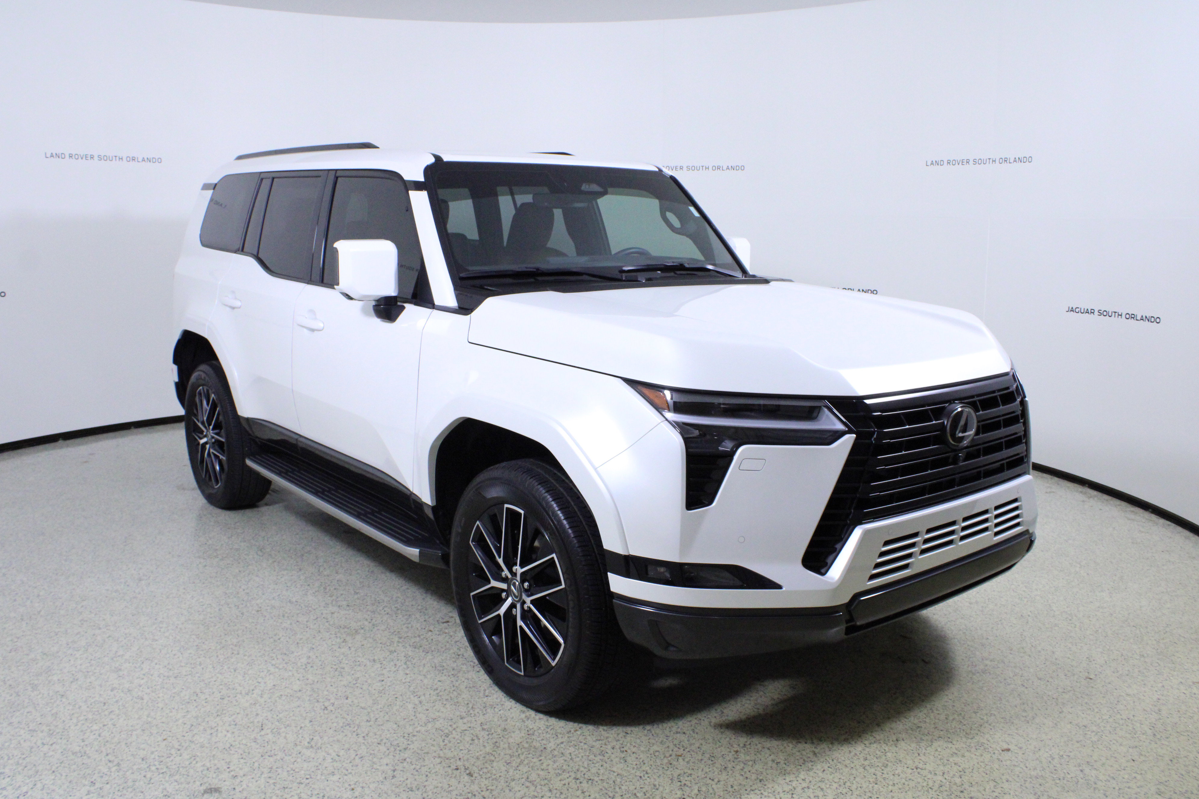 Used 2024 Lexus GX 550 w/ Accessory Package (Z1) AWD/4WD image 3