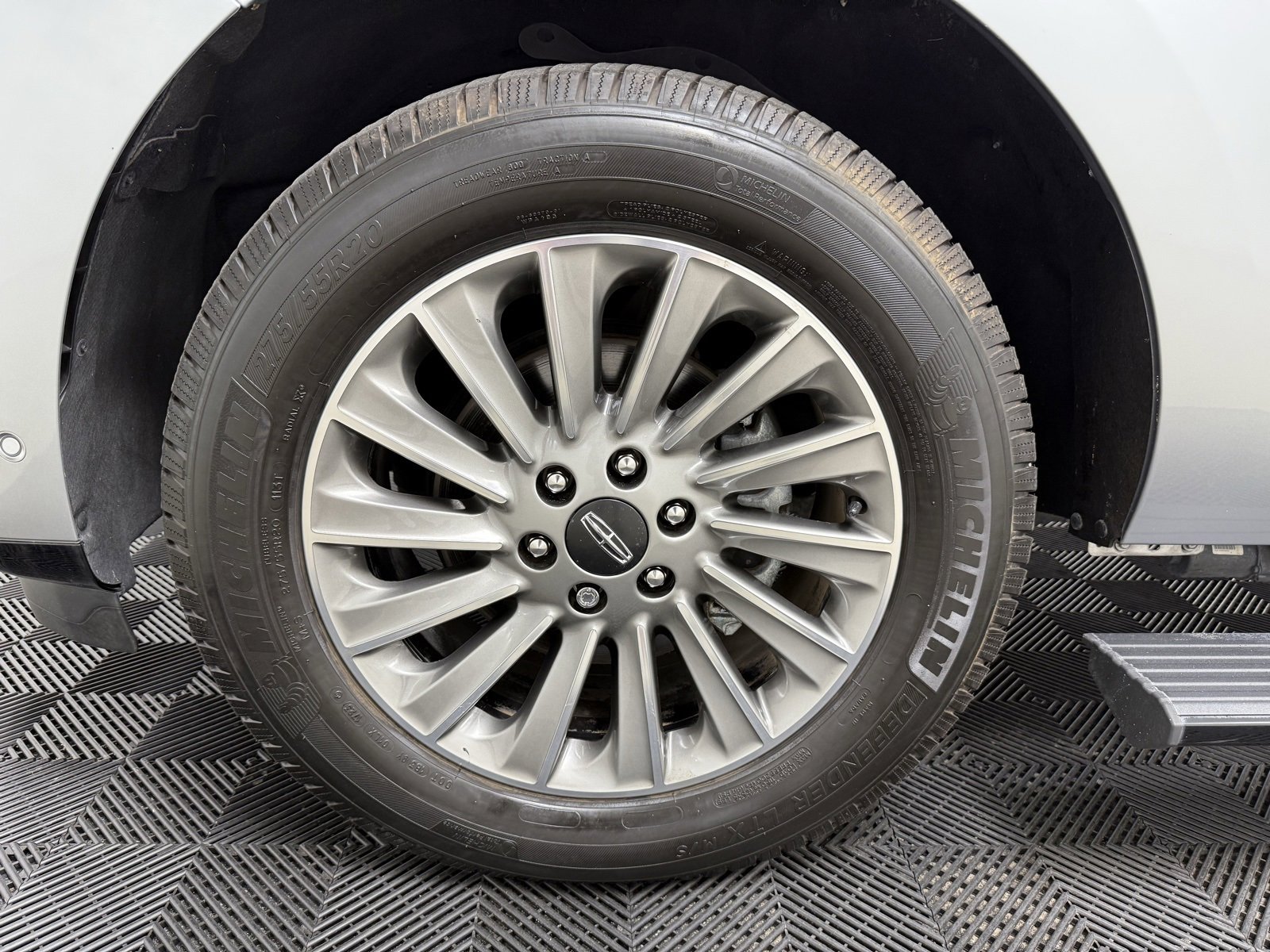 Used 2020 Lincoln Navigator 2WD image 27