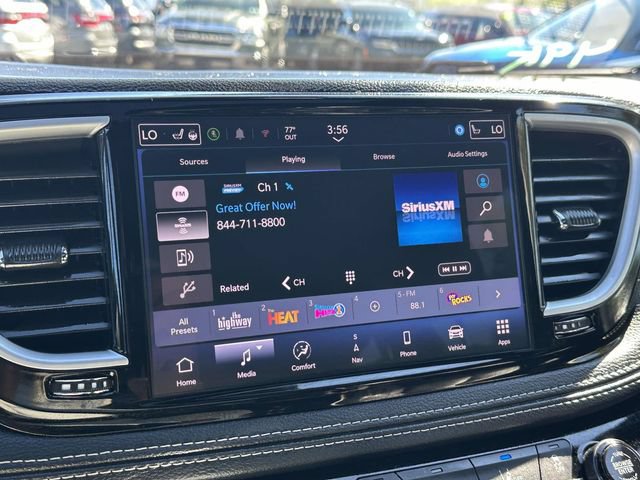 Used 2025 Chrysler Pacifica Limited FWD image 15